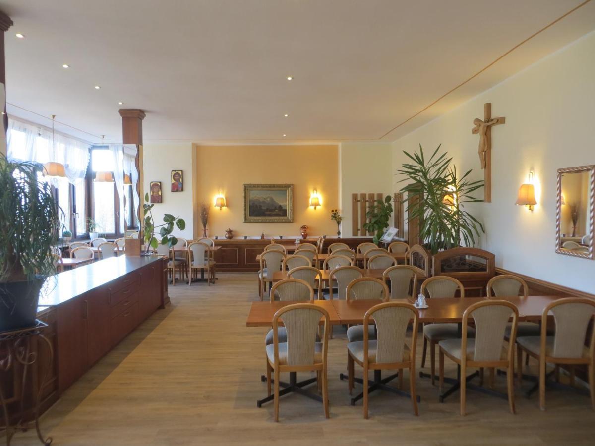 Gaeste- Und Tagungshaus Maria Trost ボイロン エクステリア 写真